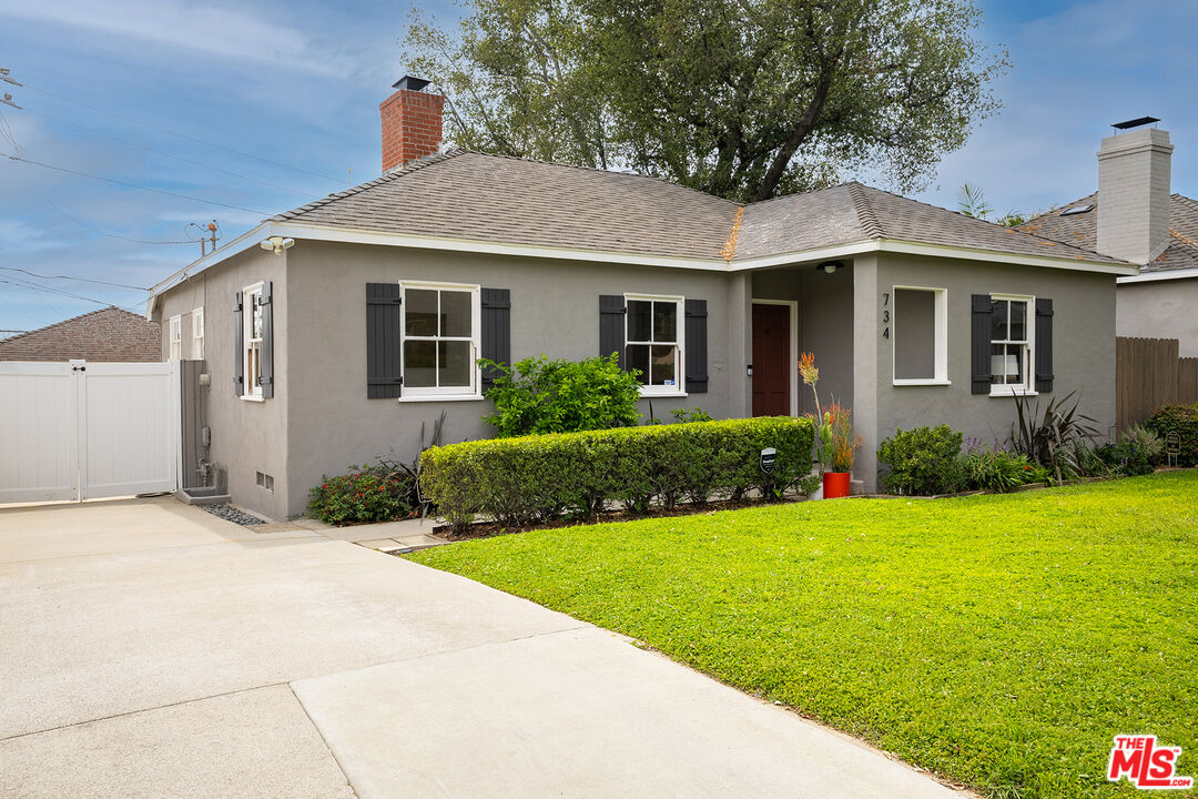 734 E Mendocino St