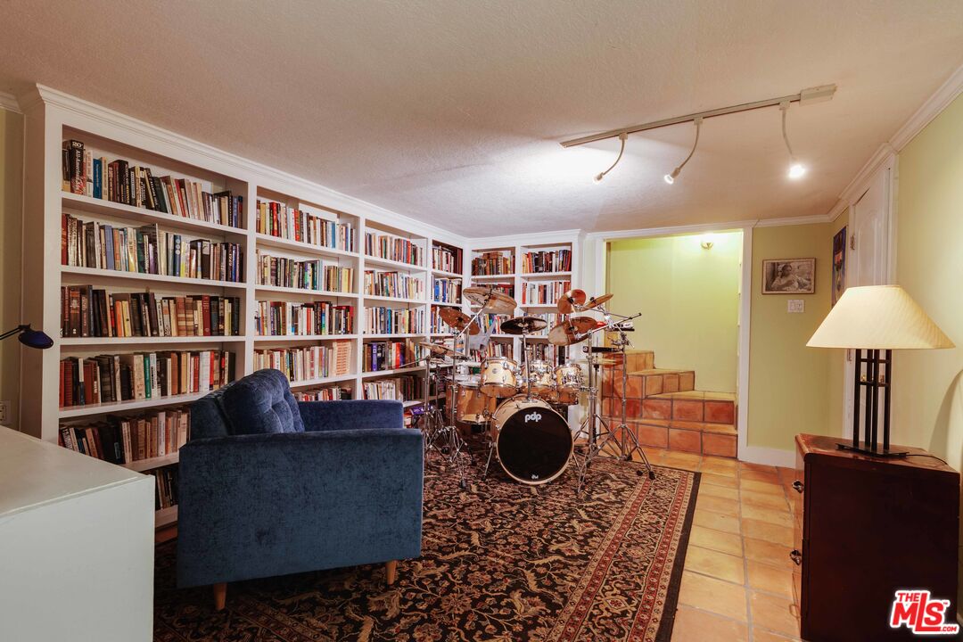 3024 Angus St