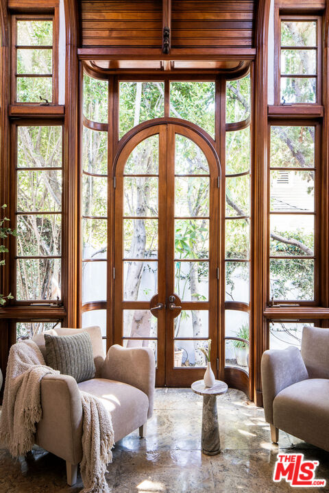 742 N Sycamore Ave