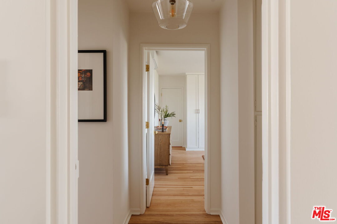 2021 Hillhurst Ave Unit: 9