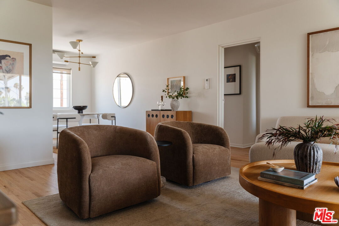 2021 Hillhurst Ave Unit: 9