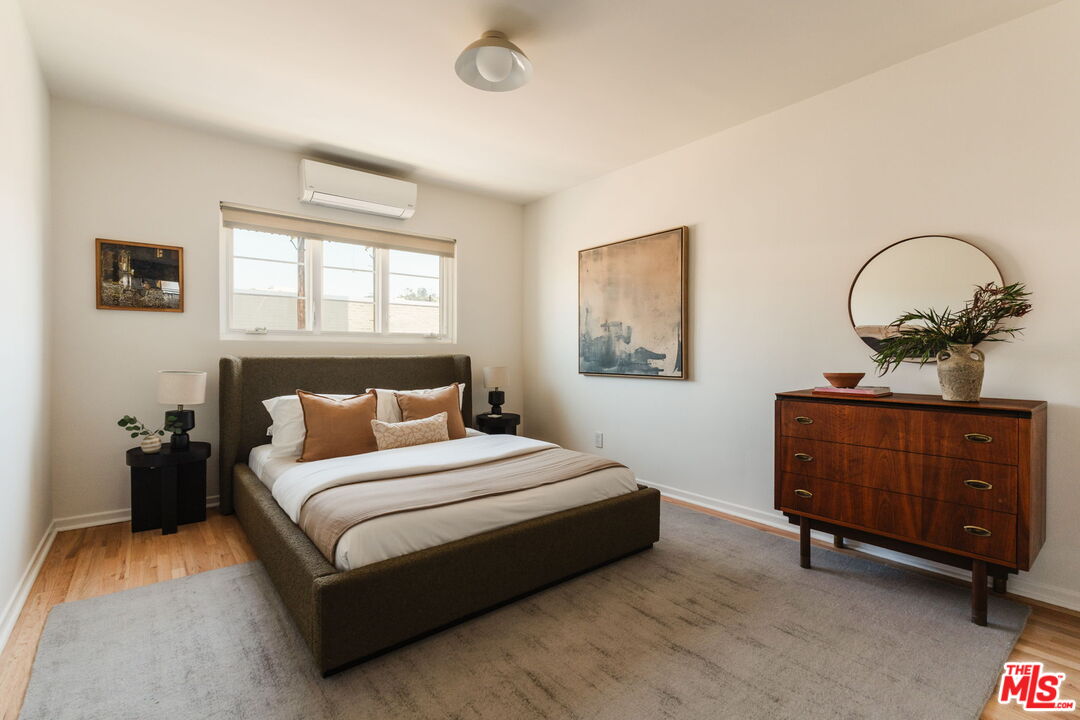 2021 Hillhurst Ave Unit: 9