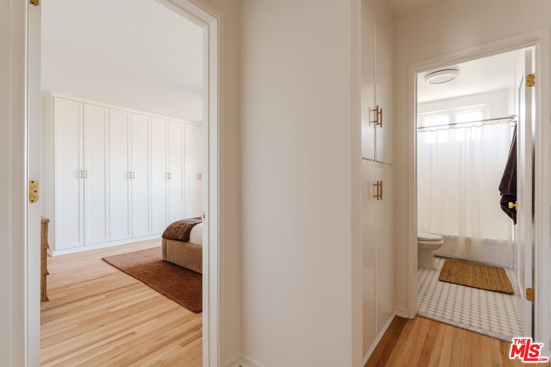 2021 Hillhurst Ave Unit: 9