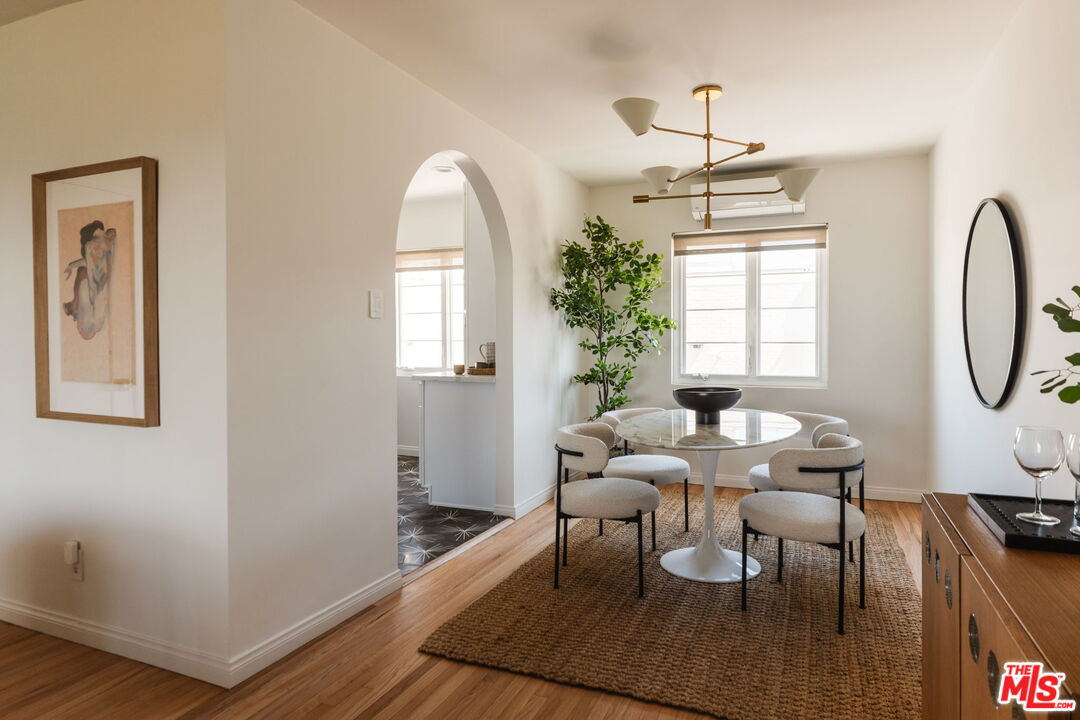2021 Hillhurst Ave Unit: 9