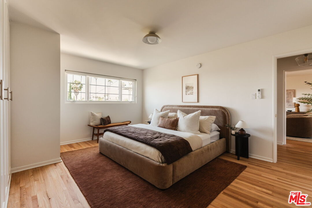 2021 Hillhurst Ave Unit: 9