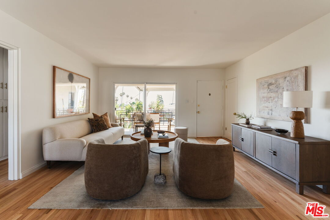 2021 Hillhurst Ave Unit: 9
