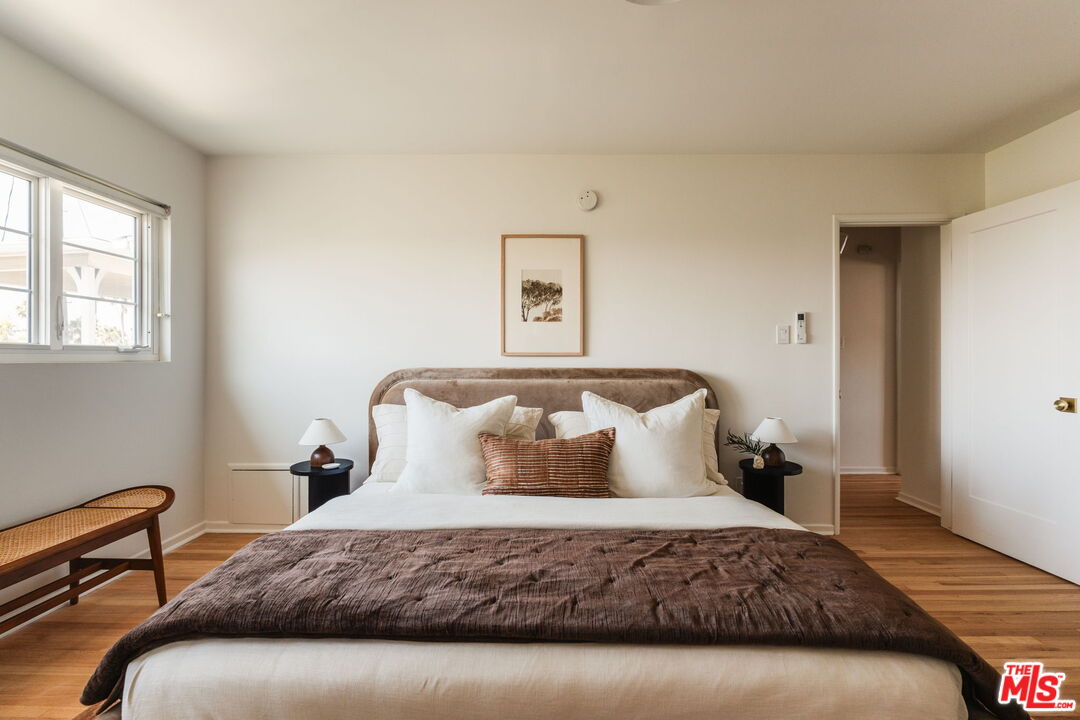 2021 Hillhurst Ave Unit: 9