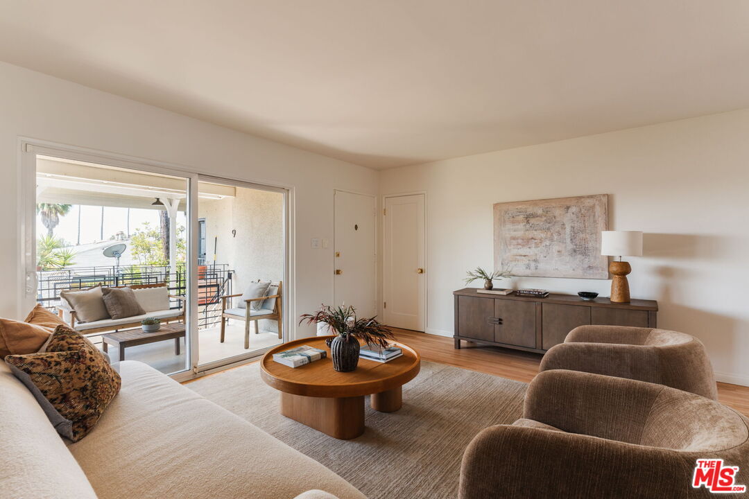 2021 Hillhurst Ave Unit: 9
