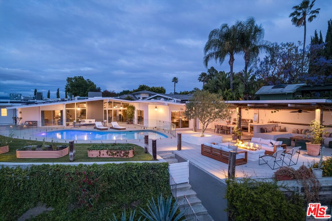3627 Cody Rd