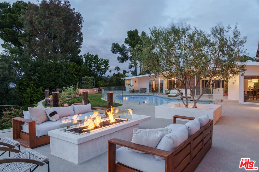 3627 Cody Rd