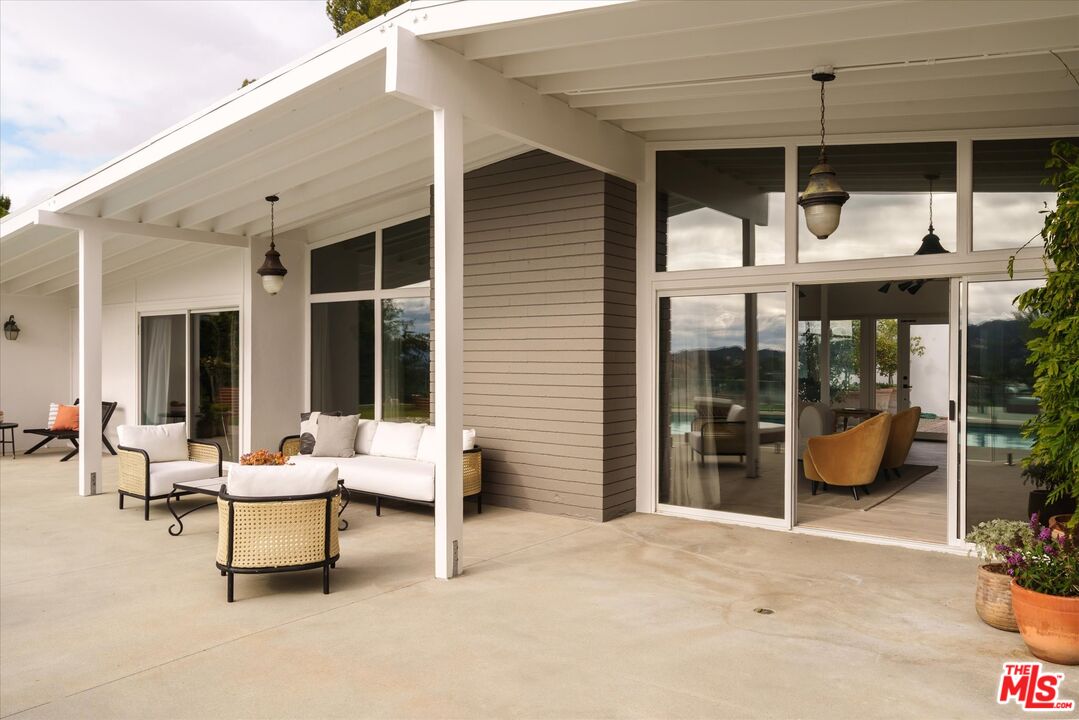 3627 Cody Rd