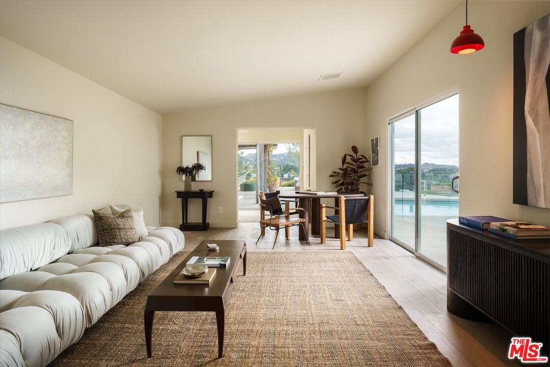 3627 Cody Rd