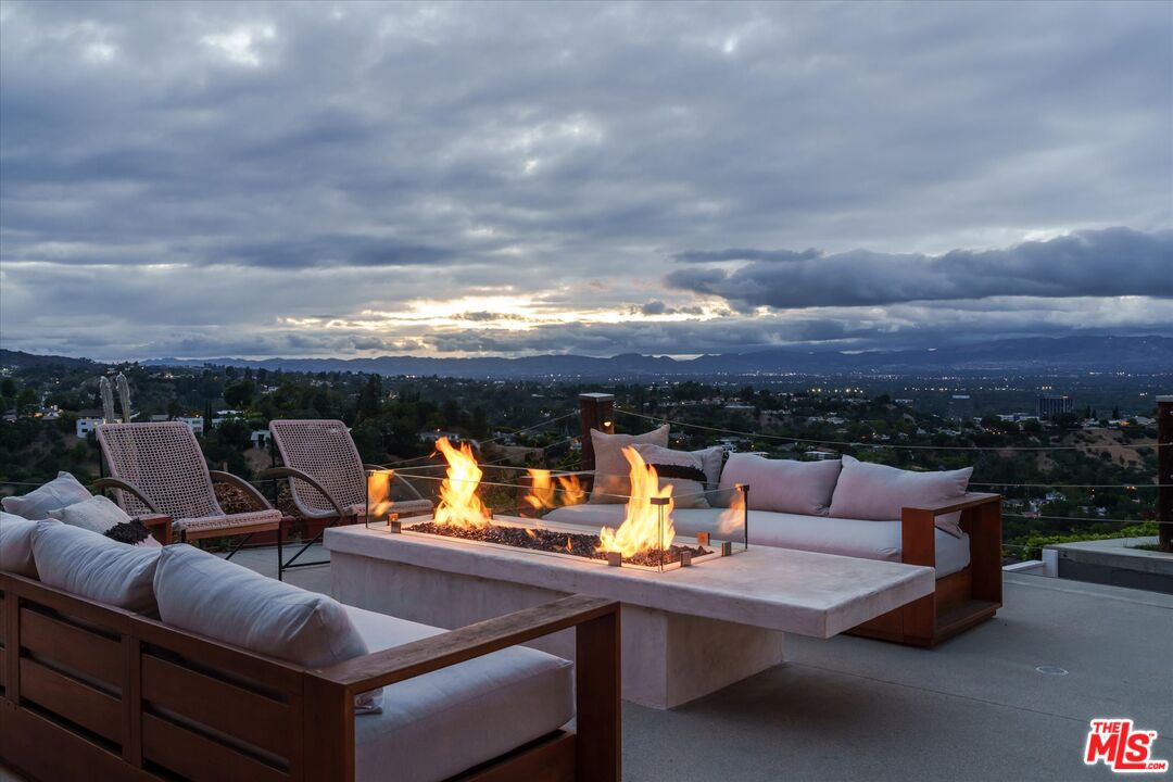 3627 Cody Rd