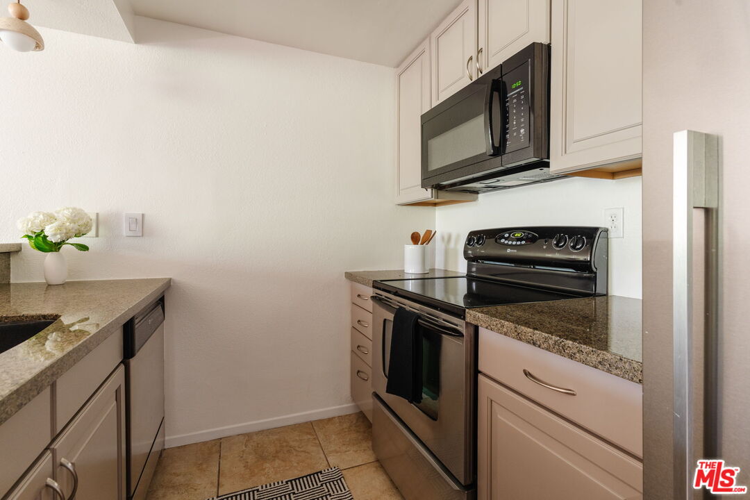 750 N Kings Rd Unit: 315