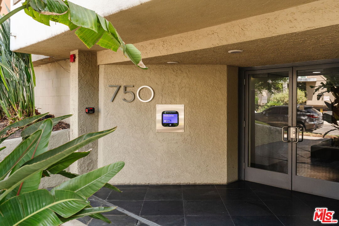 750 N Kings Rd Unit: 315
