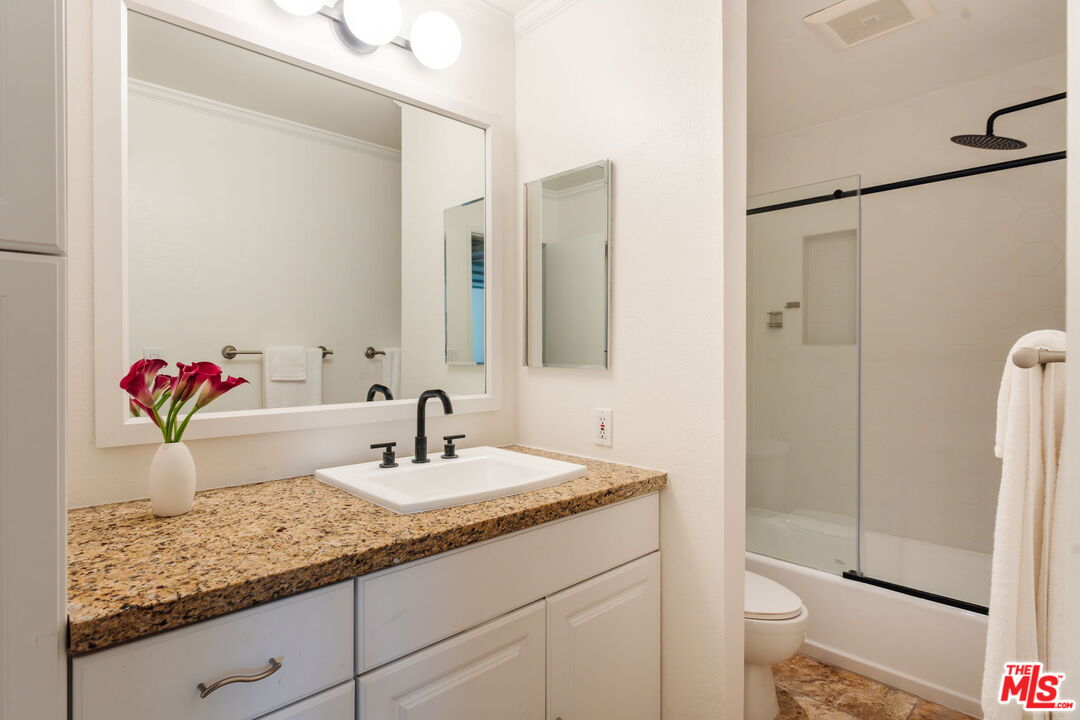 750 N Kings Rd Unit: 315
