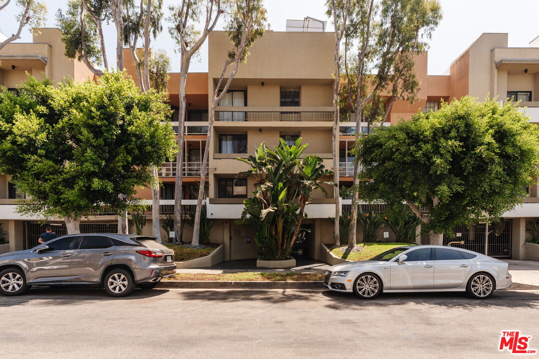 750 N Kings Rd Unit: 315