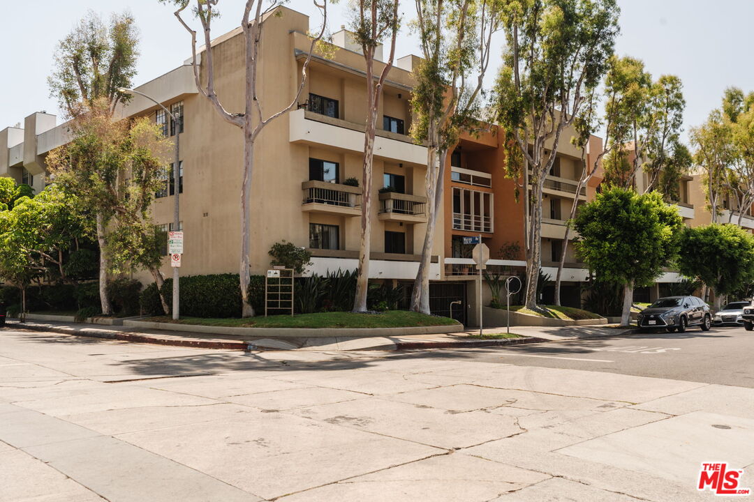 750 N Kings Rd Unit: 315