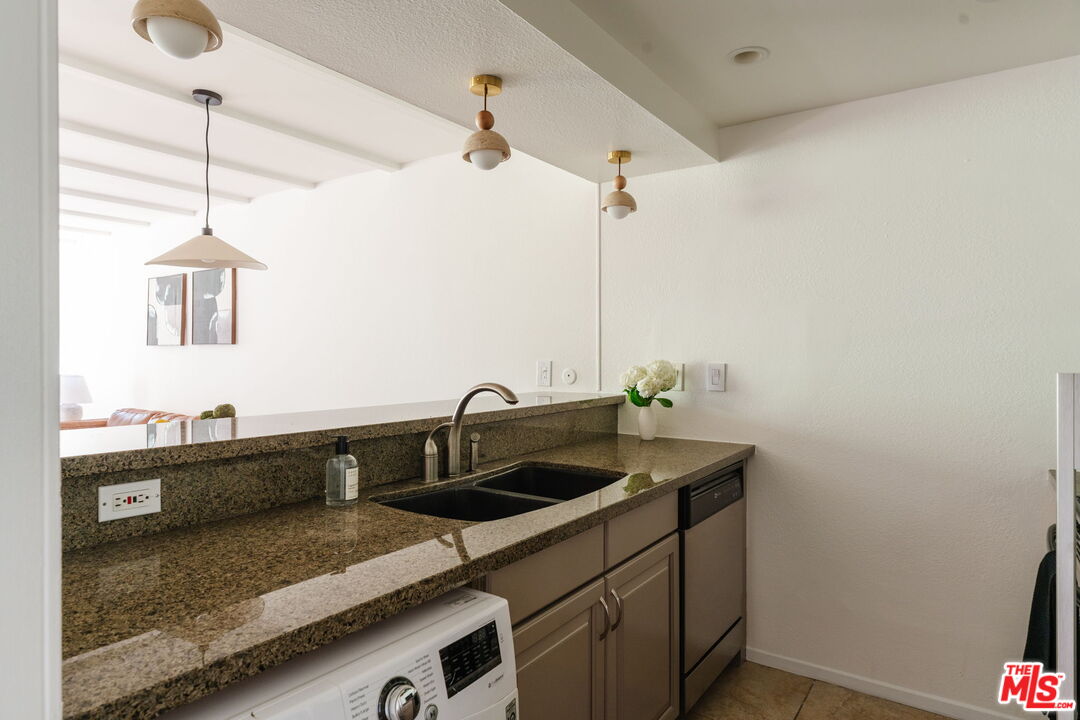 750 N Kings Rd Unit: 315