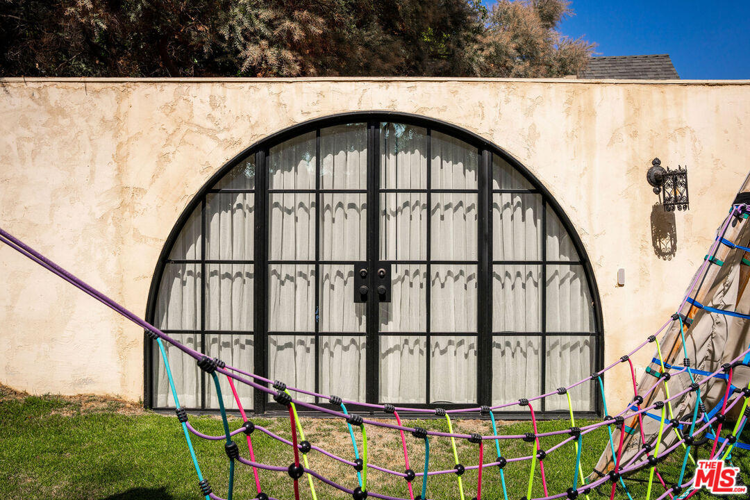 2351 Canyon Dr