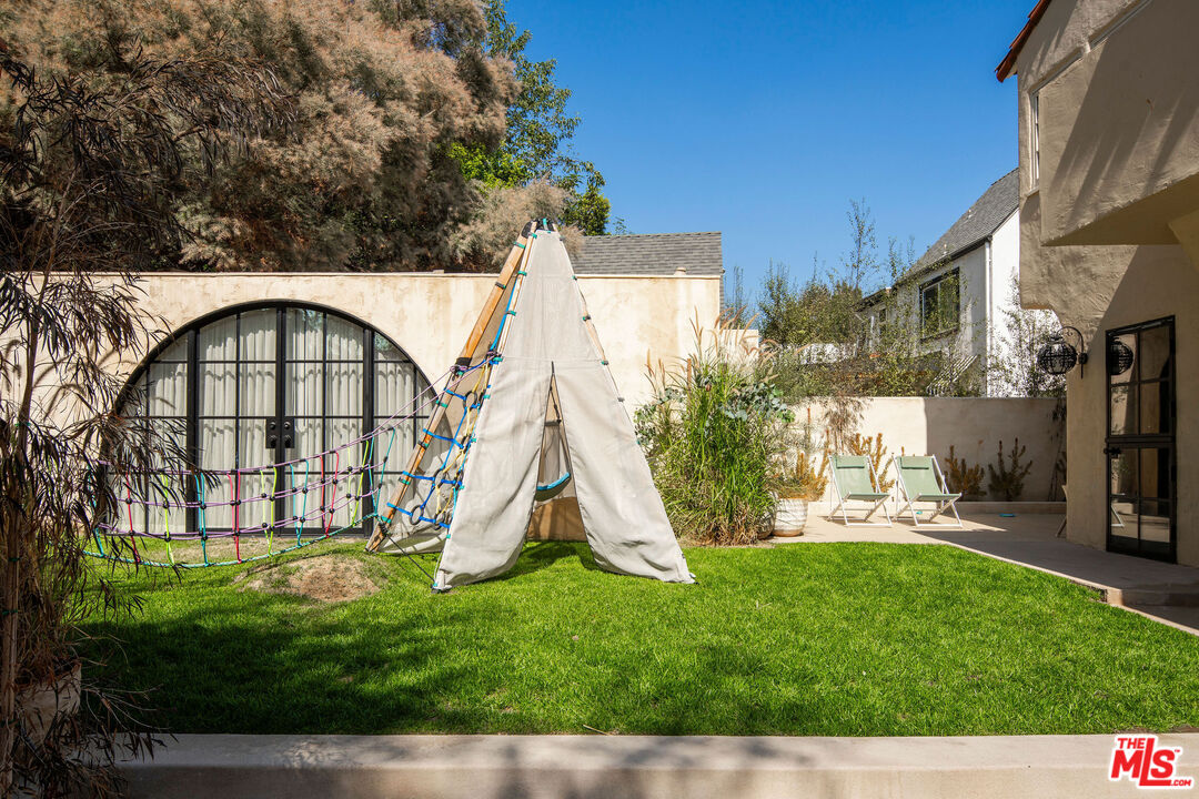 2351 Canyon Dr