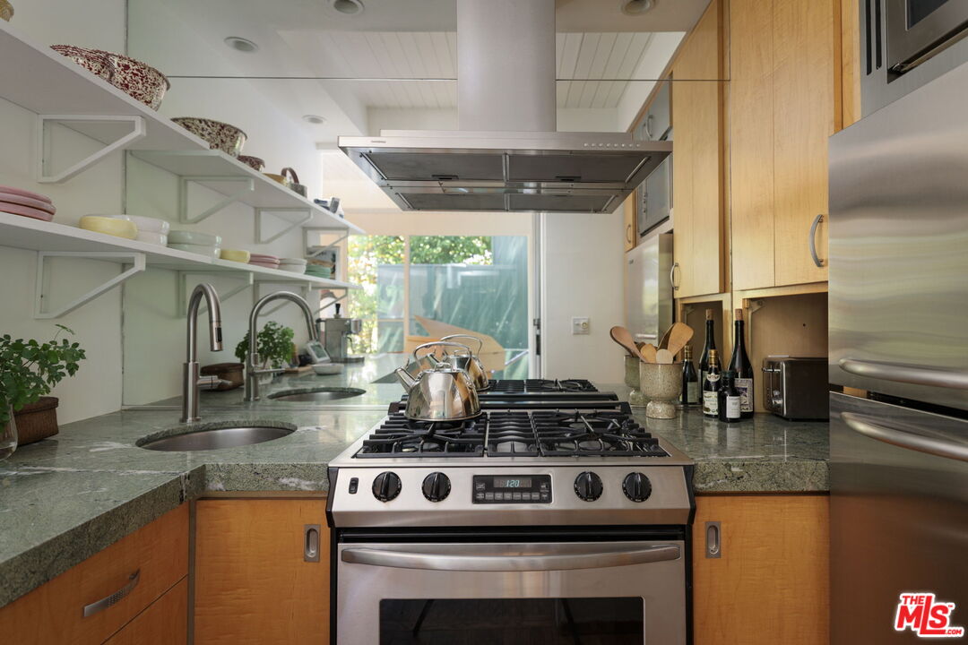 8322 Ridpath Dr