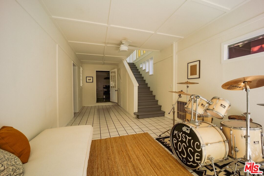 8337 Lookout Mountain Ave