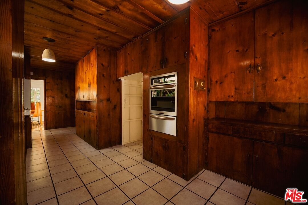 8337 Lookout Mountain Ave