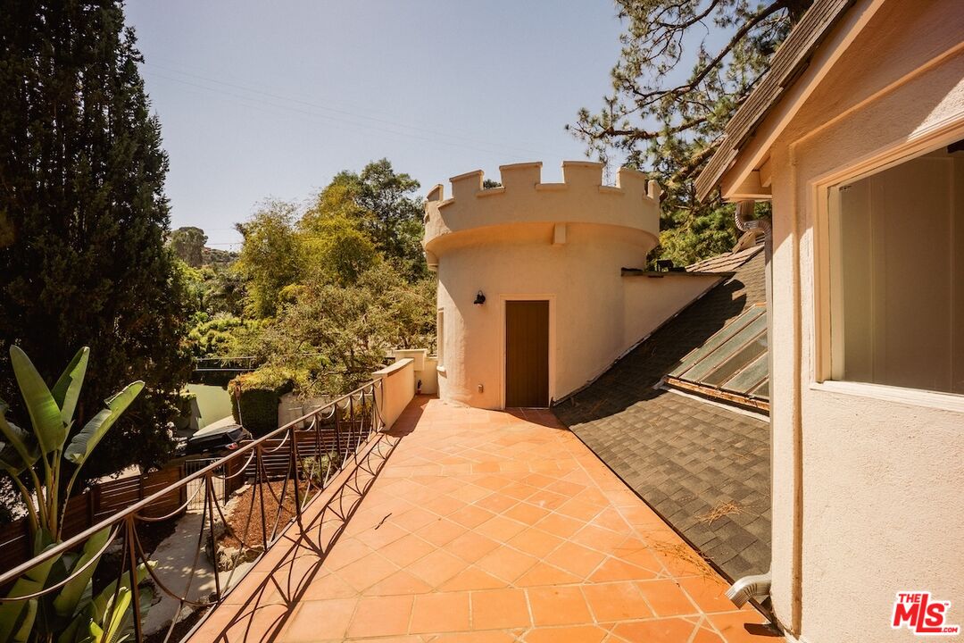 8337 Lookout Mountain Ave