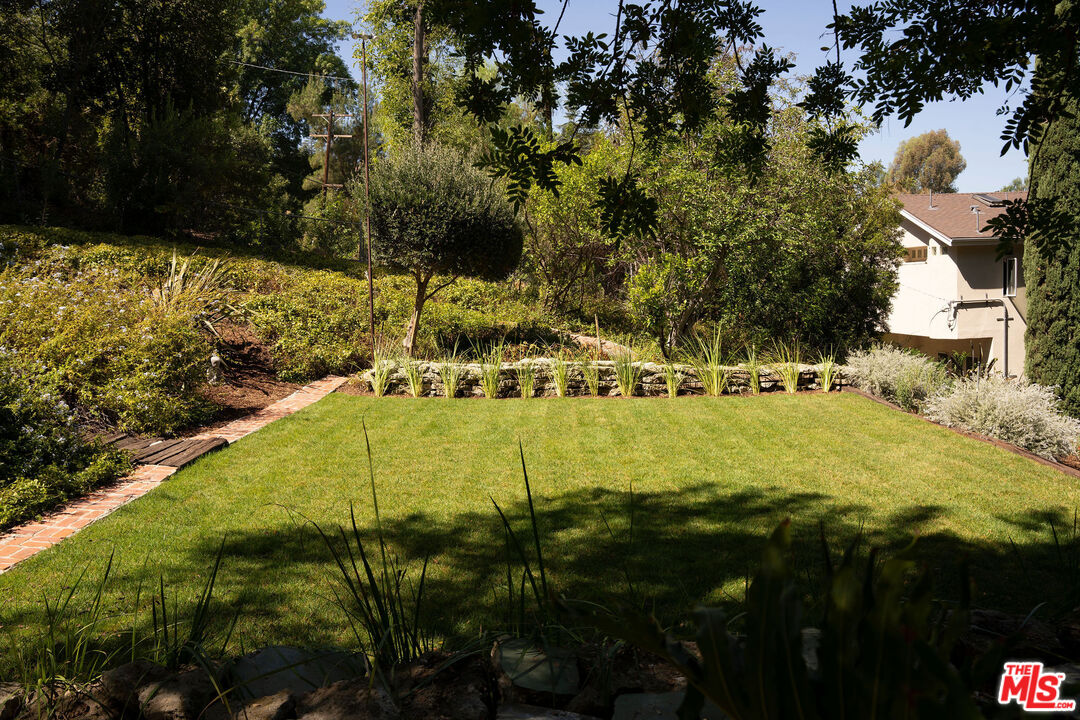 17942 Karen Dr