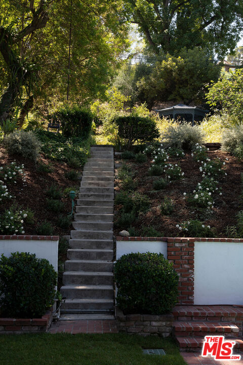 17942 Karen Dr