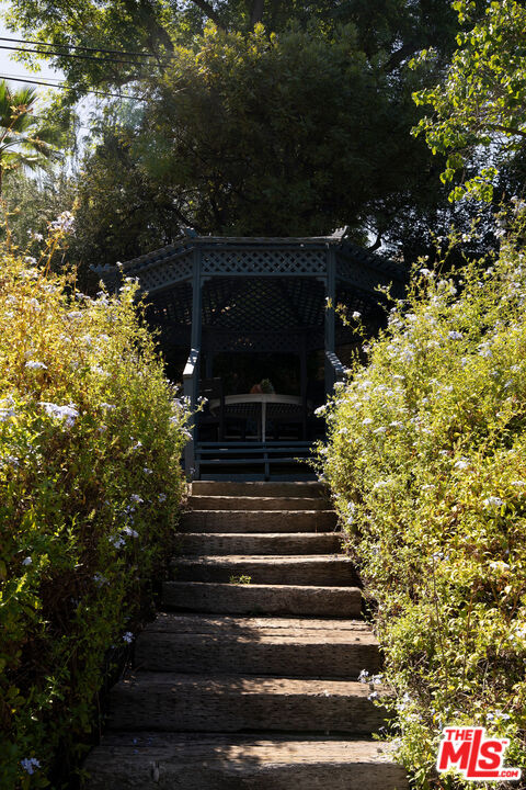 17942 Karen Dr