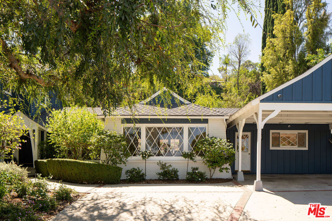 17942 Karen Dr