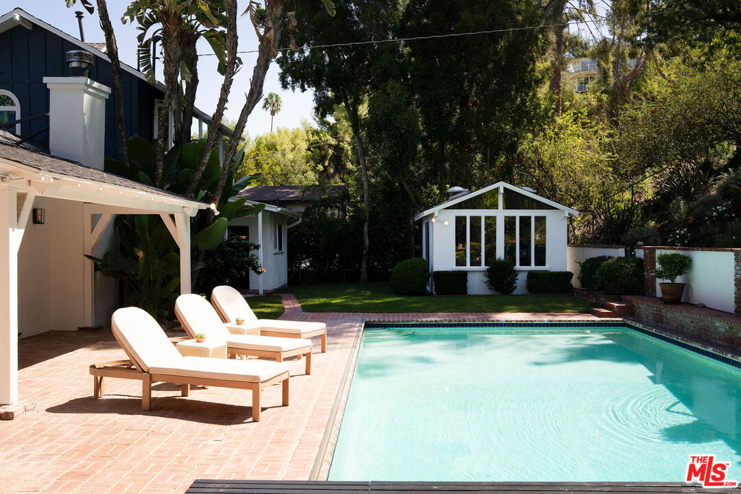 17942 Karen Dr