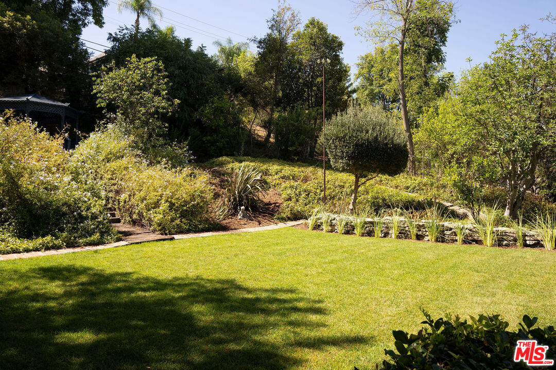 17942 Karen Dr