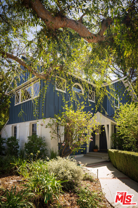 17942 Karen Dr