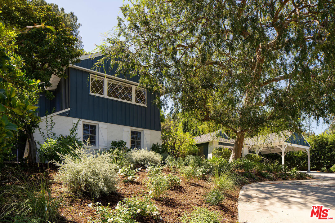 17942 Karen Dr