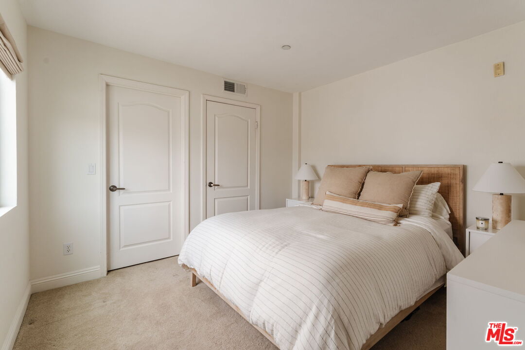14322 Dickens St Unit: 4
