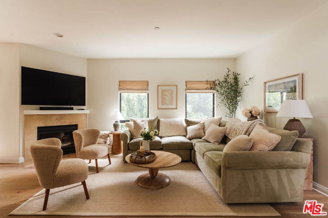 14322 Dickens St Unit: 4
