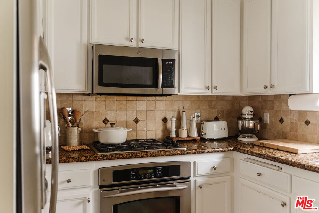 14322 Dickens St Unit: 4
