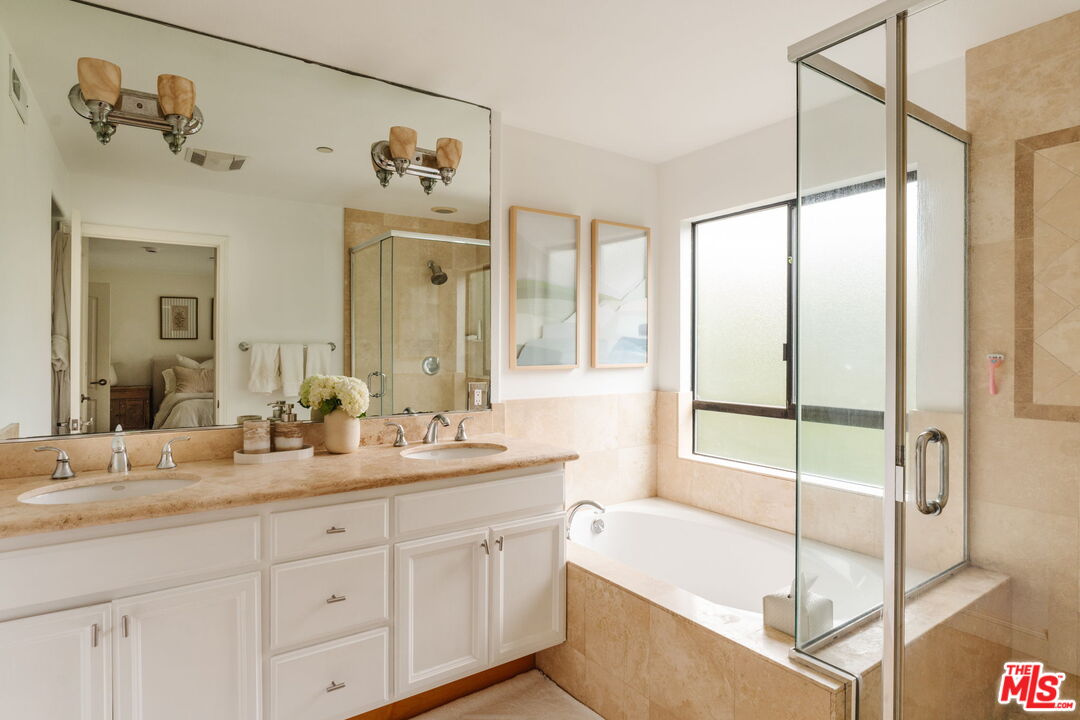 14322 Dickens St Unit: 4