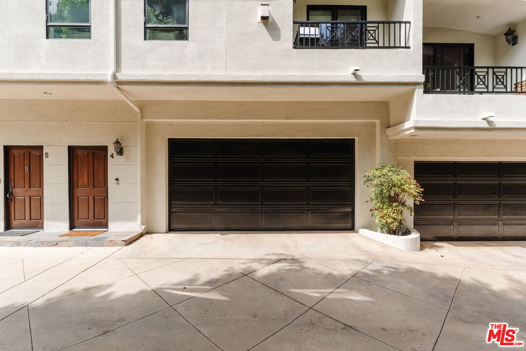 14322 Dickens St Unit: 4