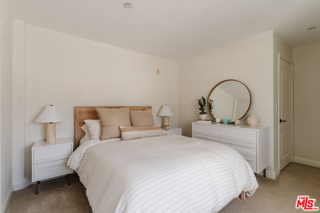 14322 Dickens St Unit: 4