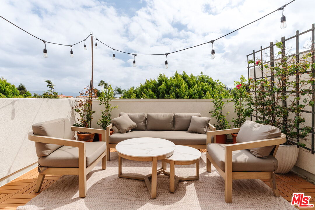 14322 Dickens St Unit: 4