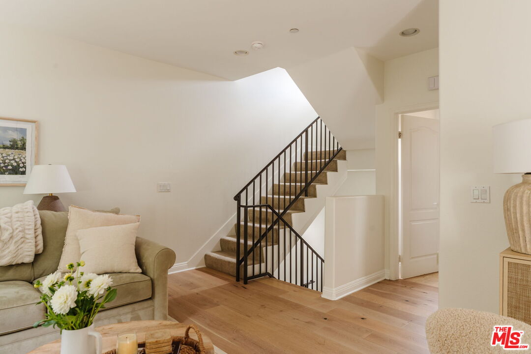 14322 Dickens St Unit: 4