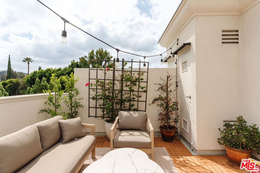 14322 Dickens St Unit: 4