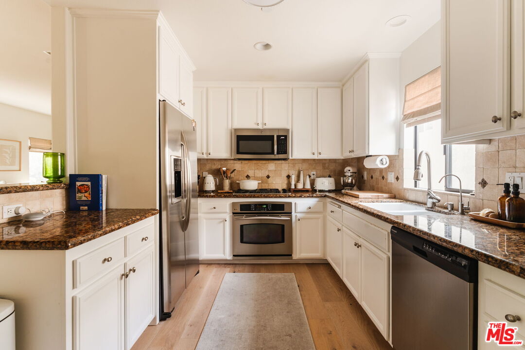 14322 Dickens St Unit: 4