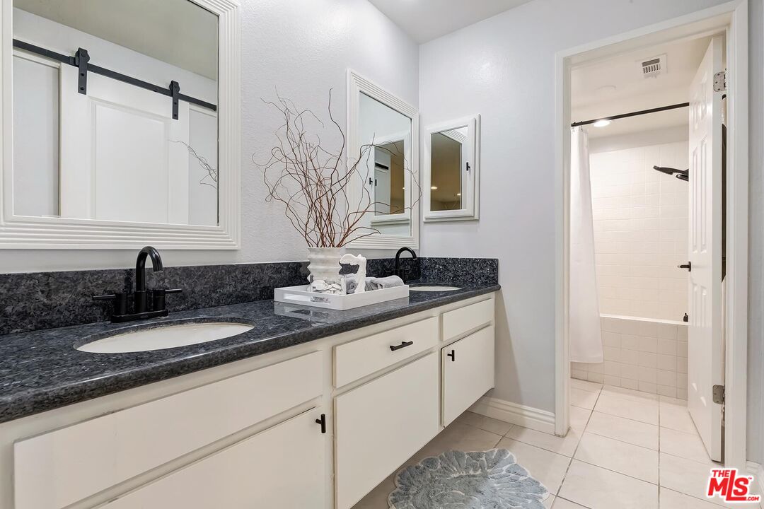 935 Main St Unit: 206