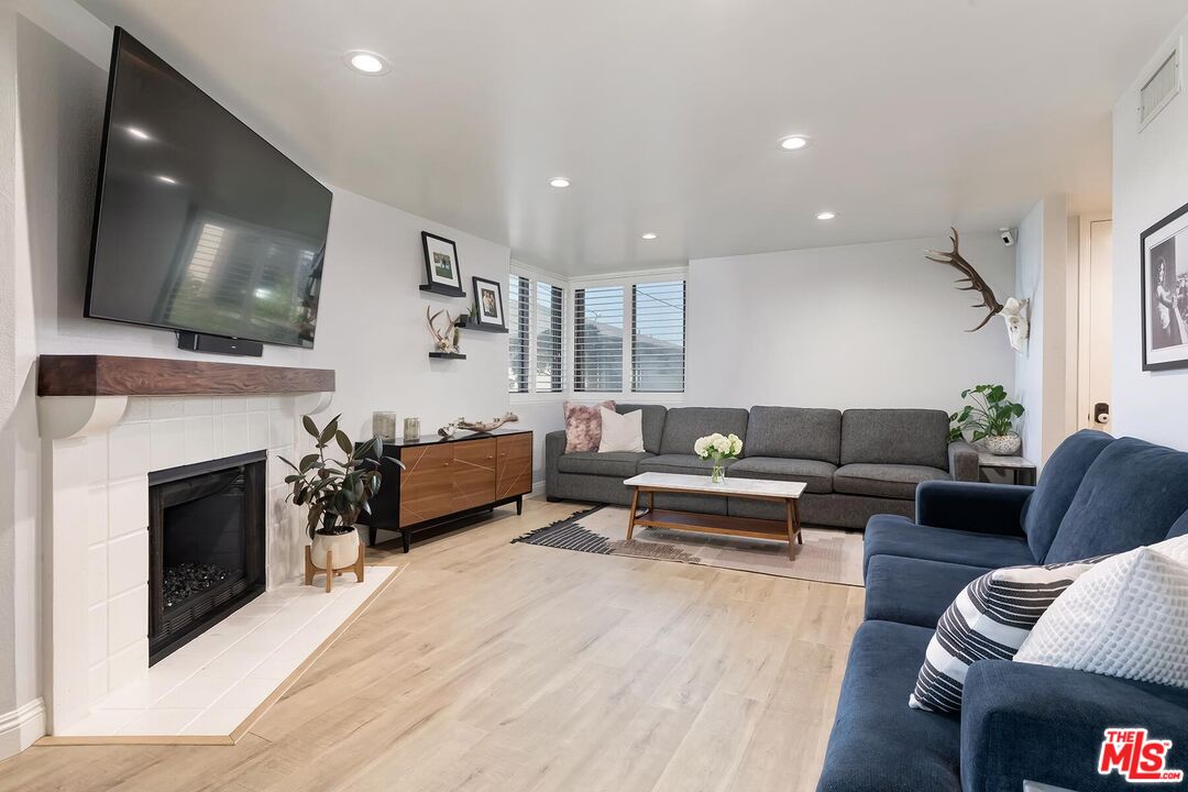 935 Main St Unit: 206
