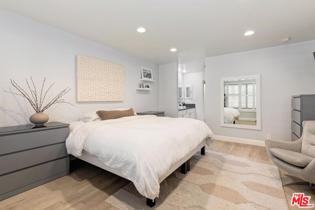 935 Main St Unit: 206
